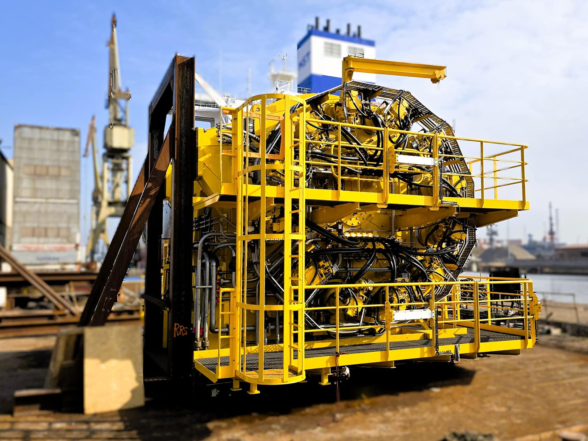 AHC 150t winch